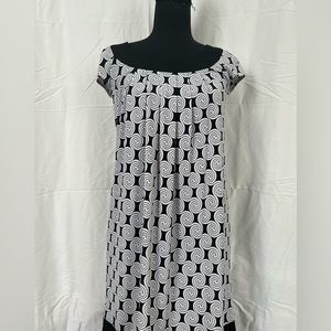 Short sleeve, fun geometric print dress.